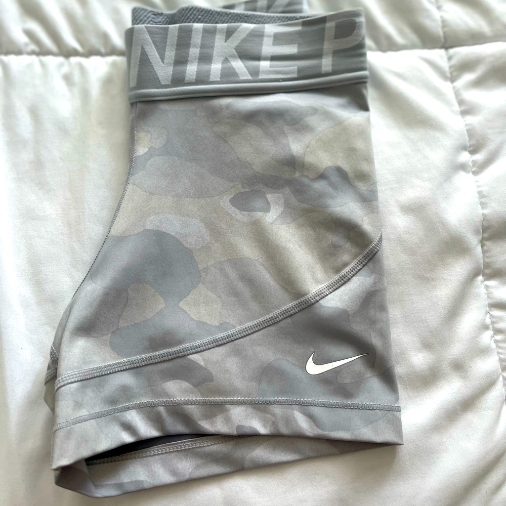 Nike pro gray camo compression shorts size XS